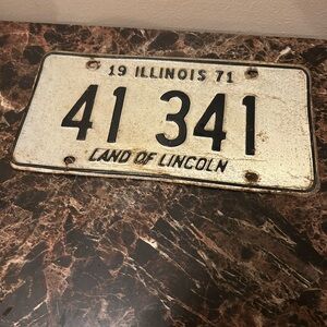 Vintage Illinois License Plate from 1971